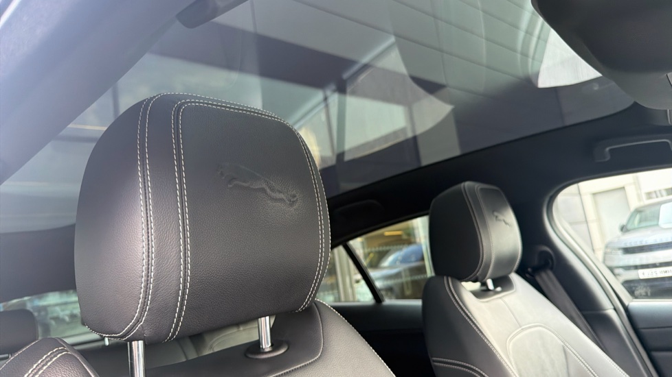 Jaguar I-Pace 294kW EV400 Black 90kWh 5dr Auto [11kW Charger] Electric Estate - Image 30