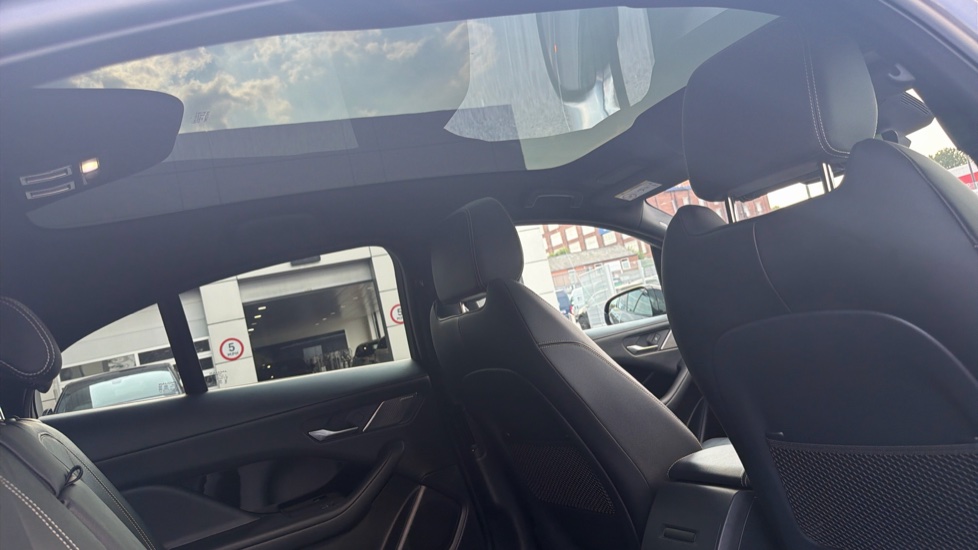 Jaguar I-Pace 294kW EV400 Black 90kWh 5dr Auto [11kW Charger] Electric Estate - Image 32