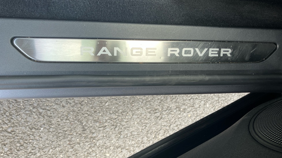 Land Rover Range Rover Evoque 2.0 D200 Dynamic SE 5dr Auto Diesel Hatchback - Image 40