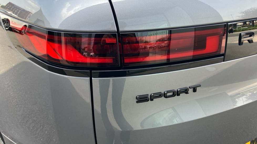 Land Rover Range Rover Sport 3.0 D300 Dynamic SE 5dr Auto Diesel Estate - Image 19