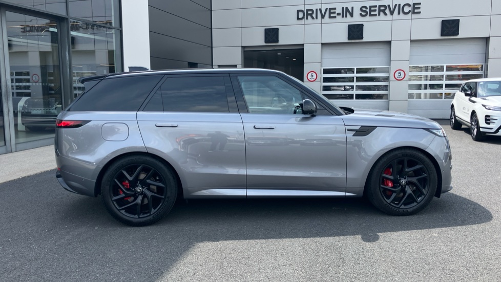 Land Rover Range Rover Sport 3.0 D300 Dynamic SE 5dr Auto Diesel Estate - Image 27