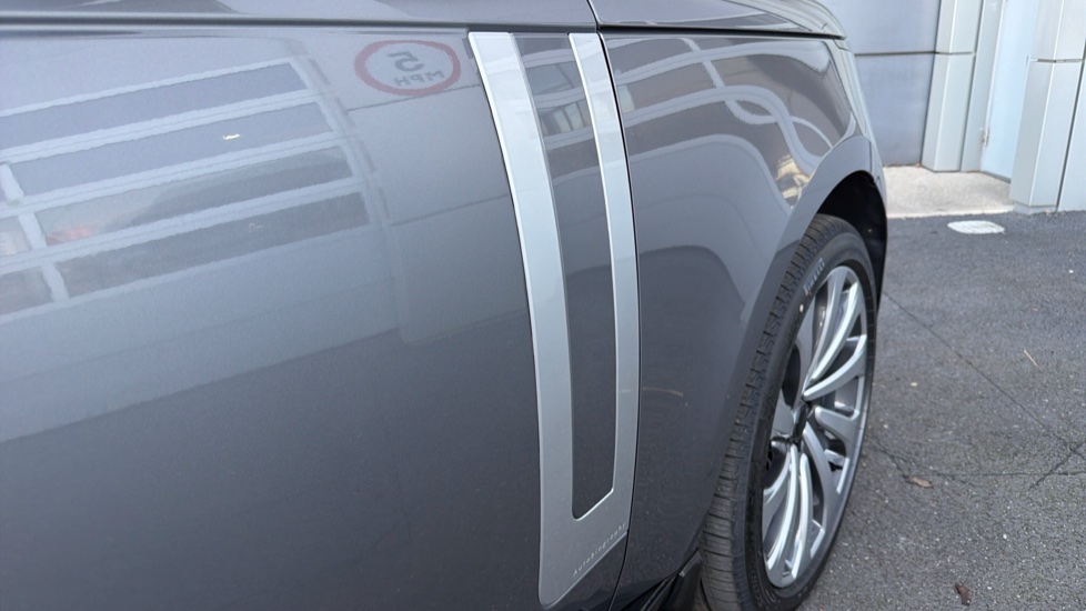 Land Rover Range Rover 3.0 D350 Autobiography 4dr Auto Diesel Estate - Image 22