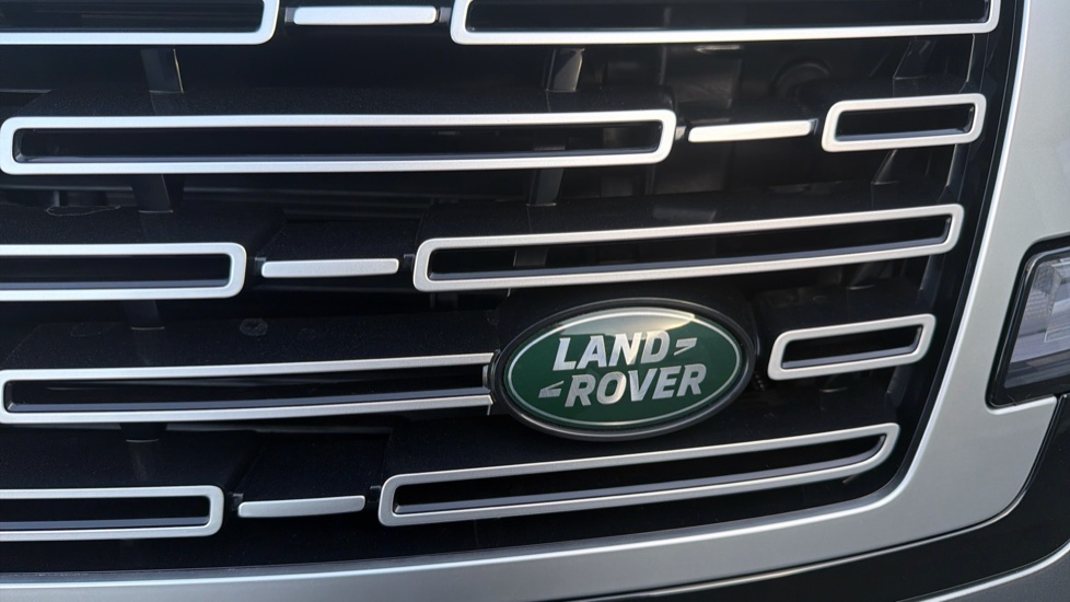 Land Rover Range Rover 3.0 D350 Autobiography 4dr Auto Diesel Estate - Image 33