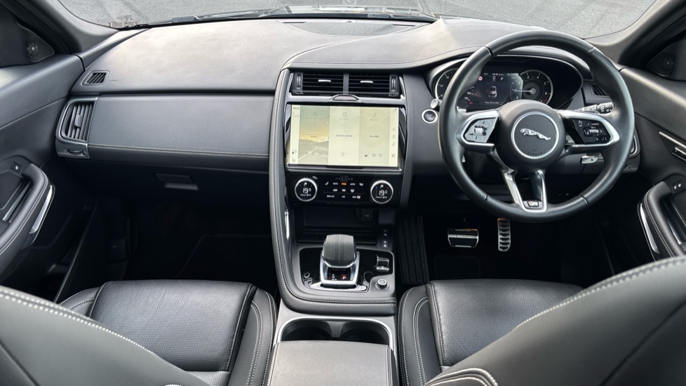 Jaguar E-Pace 1.5 P300e R-Dynamic S 5dr Auto Estate - Image 9