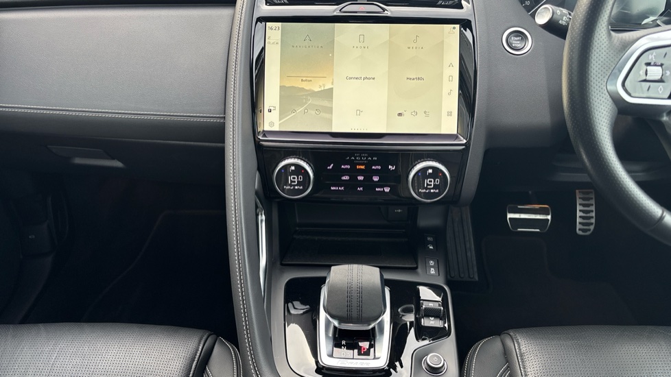 Jaguar E-Pace 1.5 P300e R-Dynamic S 5dr Auto Estate - Image 14