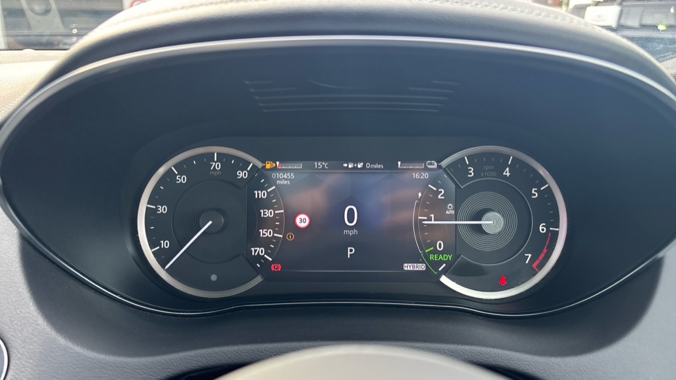 Jaguar E-Pace 1.5 P300e R-Dynamic S 5dr Auto Estate - Image 16