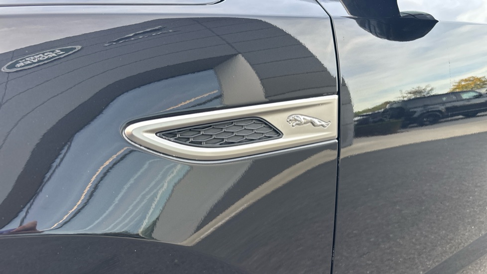 Jaguar E-Pace 1.5 P300e R-Dynamic S 5dr Auto Estate - Image 20