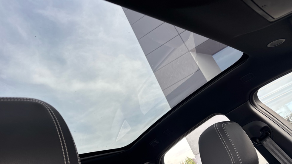 Jaguar E-Pace 1.5 P300e R-Dynamic S 5dr Auto Estate - Image 21