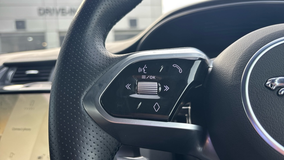 Jaguar E-Pace 1.5 P300e R-Dynamic S 5dr Auto Estate - Image 25