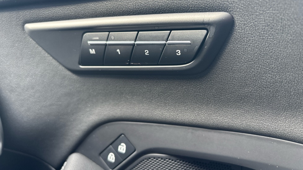 Jaguar E-Pace 1.5 P300e R-Dynamic S 5dr Auto Estate - Image 31