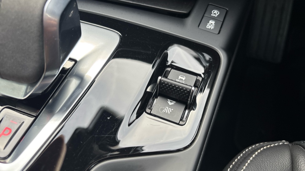 Jaguar E-Pace 1.5 P300e R-Dynamic S 5dr Auto Estate - Image 35