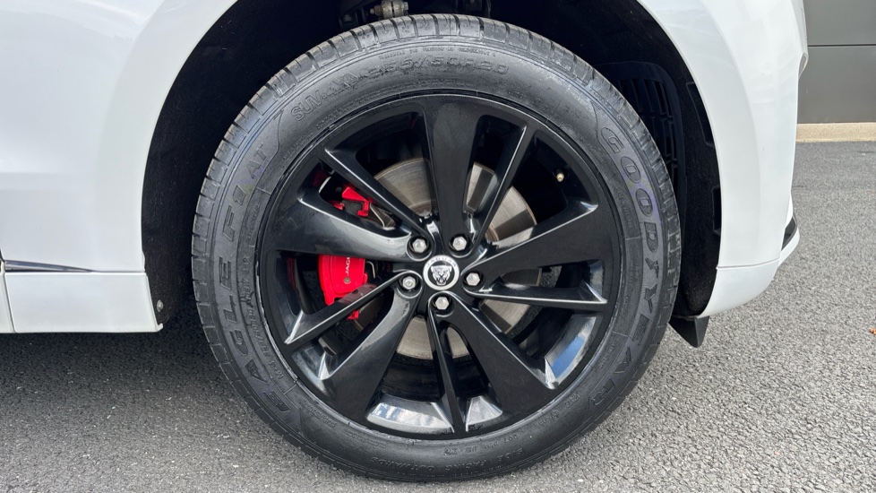 Jaguar F-Pace 2.0 D200 R-Dynamic SE Black 5dr Auto AWD Diesel Estate - Image 8