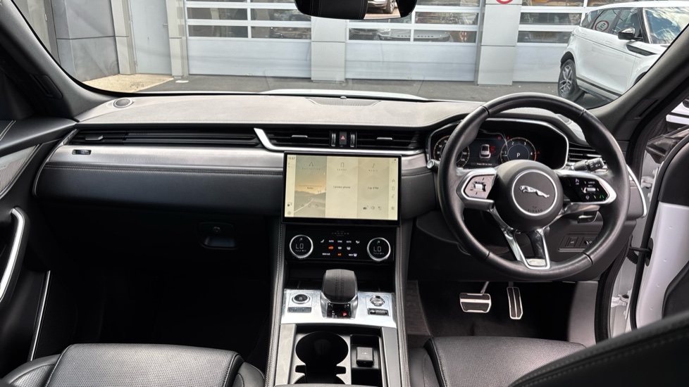 Jaguar F-Pace 2.0 D200 R-Dynamic SE Black 5dr Auto AWD Diesel Estate - Image 9