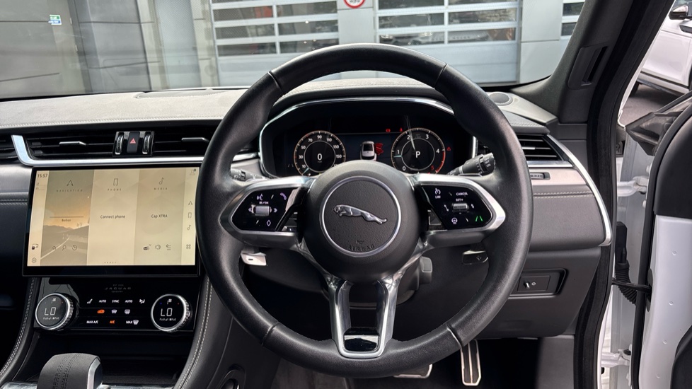 Jaguar F-Pace 2.0 D200 R-Dynamic SE Black 5dr Auto AWD Diesel Estate - Image 15
