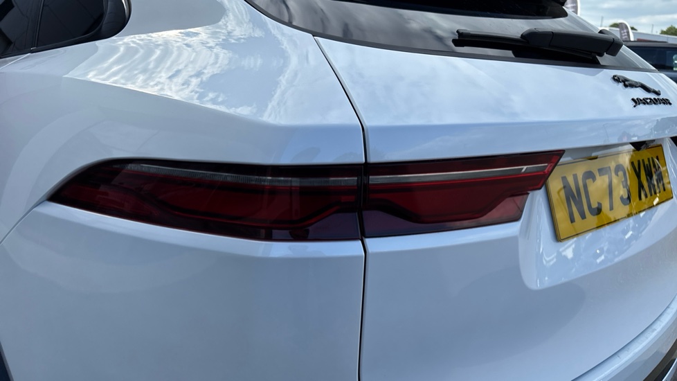Jaguar F-Pace 2.0 D200 R-Dynamic SE Black 5dr Auto AWD Diesel Estate - Image 19