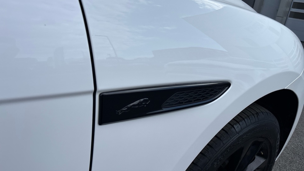 Jaguar F-Pace 2.0 D200 R-Dynamic SE Black 5dr Auto AWD Diesel Estate - Image 22