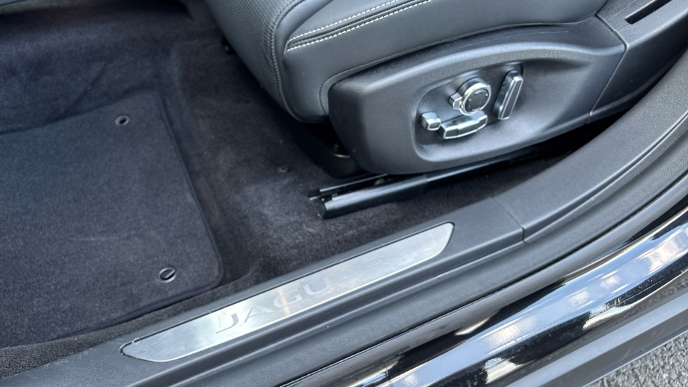 Jaguar I-Pace 294kW EV400 R-Dynamic HSE Black 90kWh 5dr Auto Electric Estate - Image 38