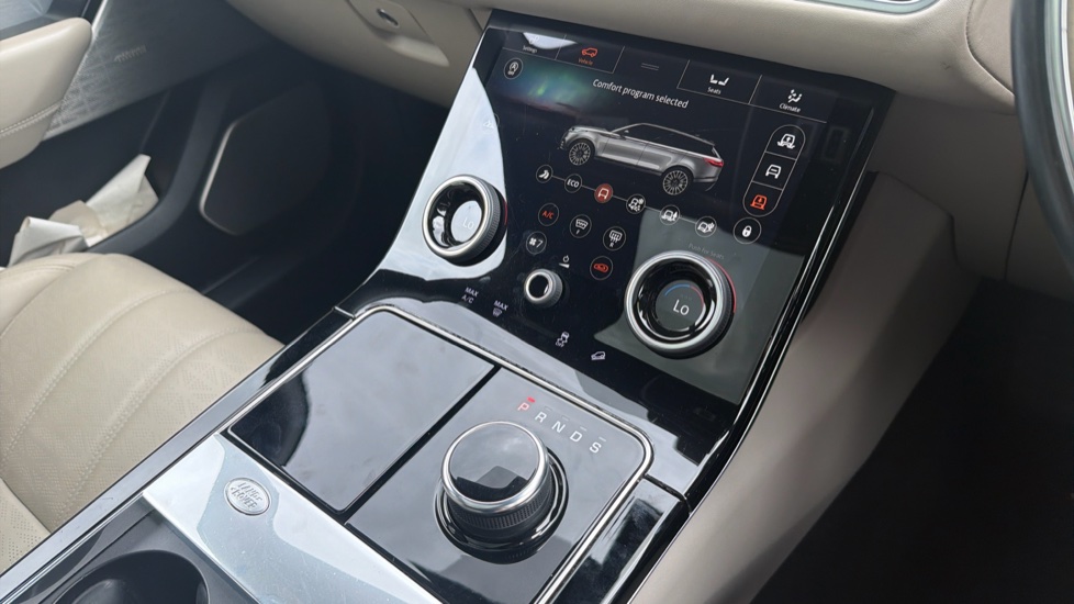 Land Rover Range Rover Velar 2.0 D240 R-Dynamic HSE 5dr Auto Diesel Estate - Image 13