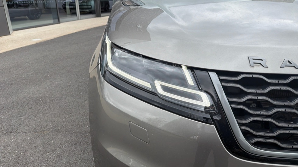 Land Rover Range Rover Velar 2.0 D240 R-Dynamic HSE 5dr Auto Diesel Estate - Image 17