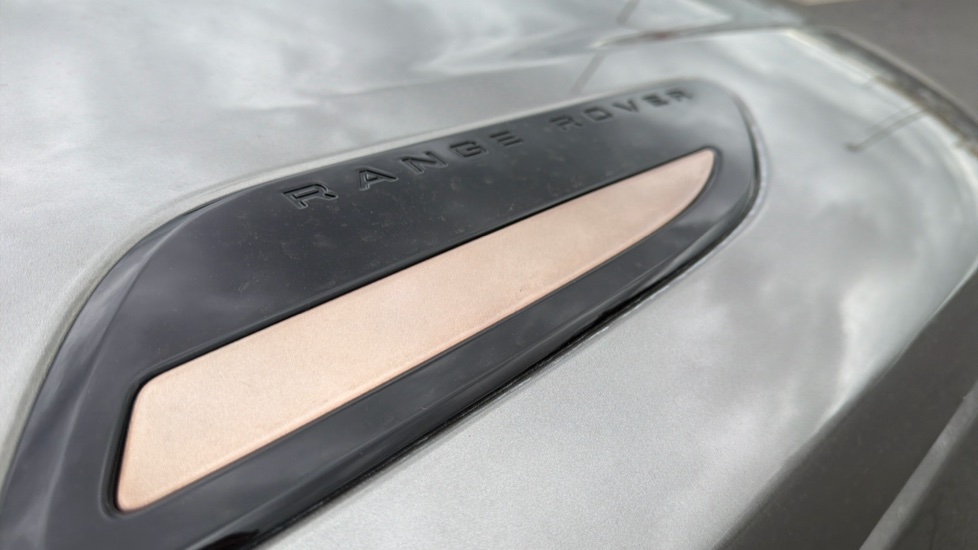 Land Rover Range Rover Velar 2.0 D240 R-Dynamic HSE 5dr Auto Diesel Estate - Image 20
