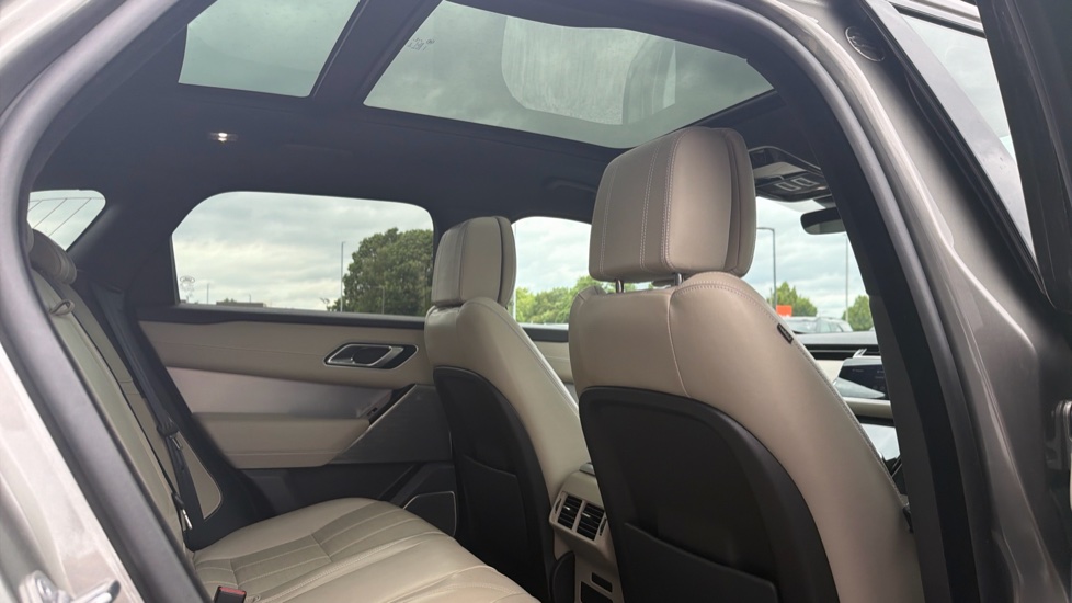 Land Rover Range Rover Velar 2.0 D240 R-Dynamic HSE 5dr Auto Diesel Estate - Image 25