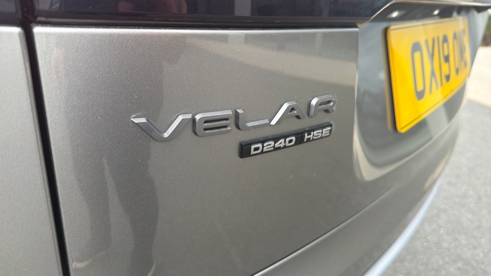 Land Rover Range Rover Velar 2.0 D240 R-Dynamic HSE 5dr Auto Diesel Estate - Image 28