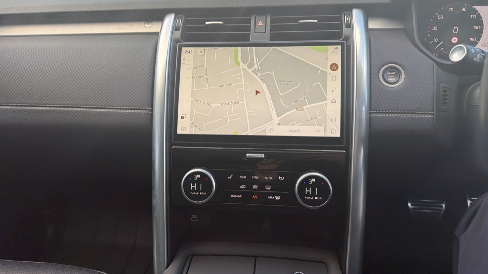 Land Rover Discovery 3.0 D300 Dynamic SE 5dr Auto Diesel Station Wagon - Image 14