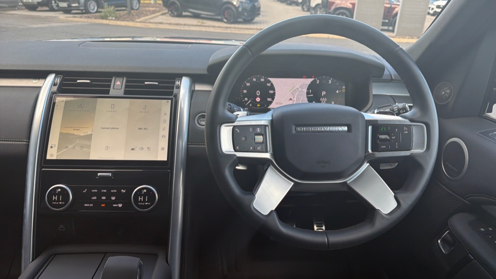 Land Rover Discovery 3.0 D300 Dynamic SE 5dr Auto Diesel Station Wagon - Image 15