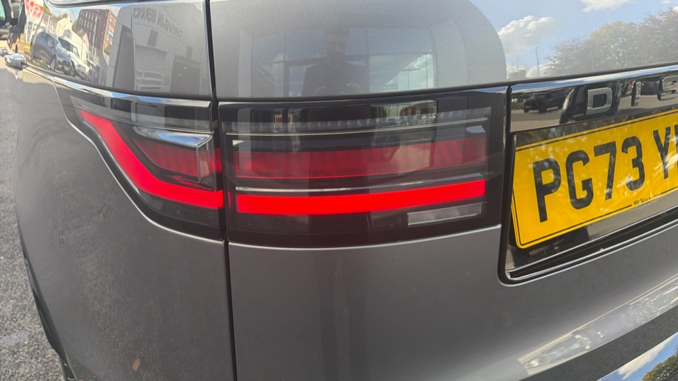 Land Rover Discovery 3.0 D300 Dynamic SE 5dr Auto Diesel Station Wagon - Image 42