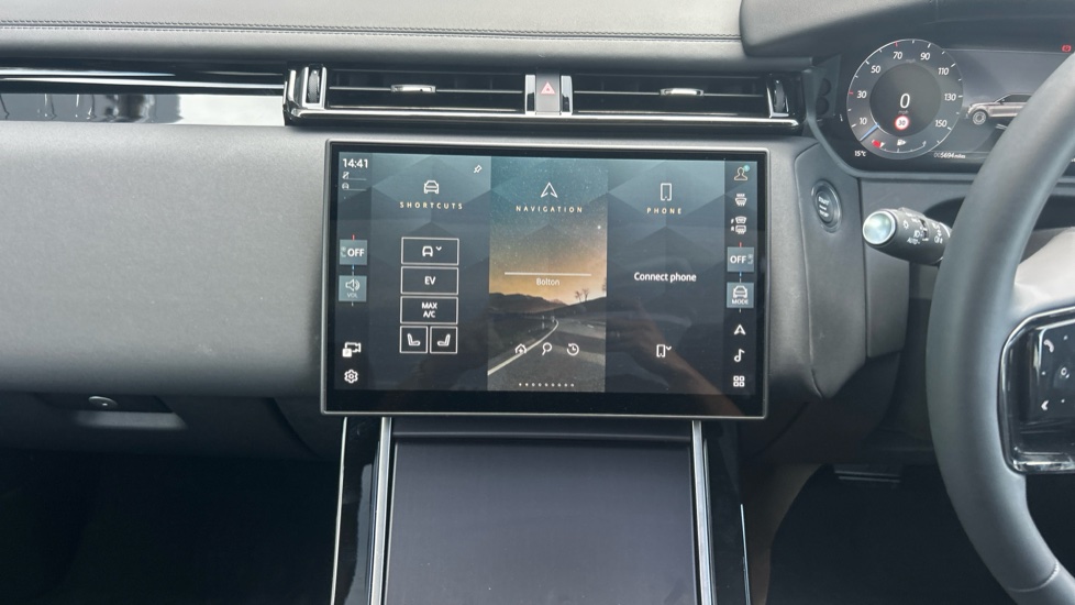 Land Rover Range Rover Velar 2.0 P400e Dynamic SE 5dr Auto Estate - Image 14