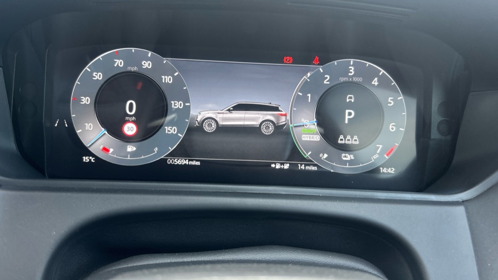 Land Rover Range Rover Velar 2.0 P400e Dynamic SE 5dr Auto Estate - Image 16