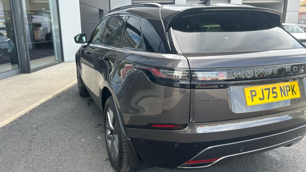 Land Rover Range Rover Velar 2.0 P400e Dynamic SE 5dr Auto Estate - Image 36