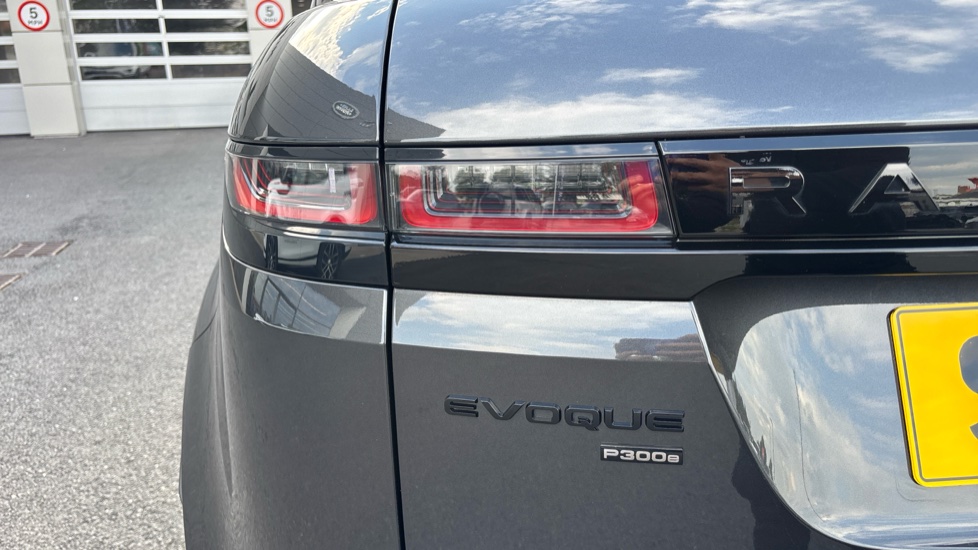 Land Rover Range Rover Evoque 1.5 P300e Evoque Edition 5dr Auto Hatchback - Image 19