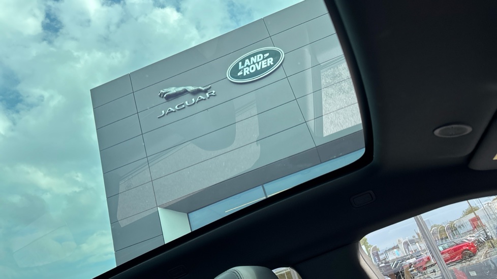 Land Rover Range Rover Evoque 1.5 P300e Evoque Edition 5dr Auto Hatchback - Image 21