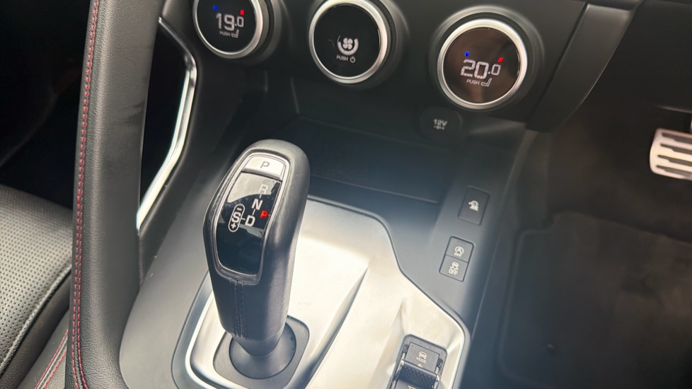 Jaguar E-Pace 2.0d [180] Chequered Flag Edition 5dr Auto Diesel Estate - Image 13