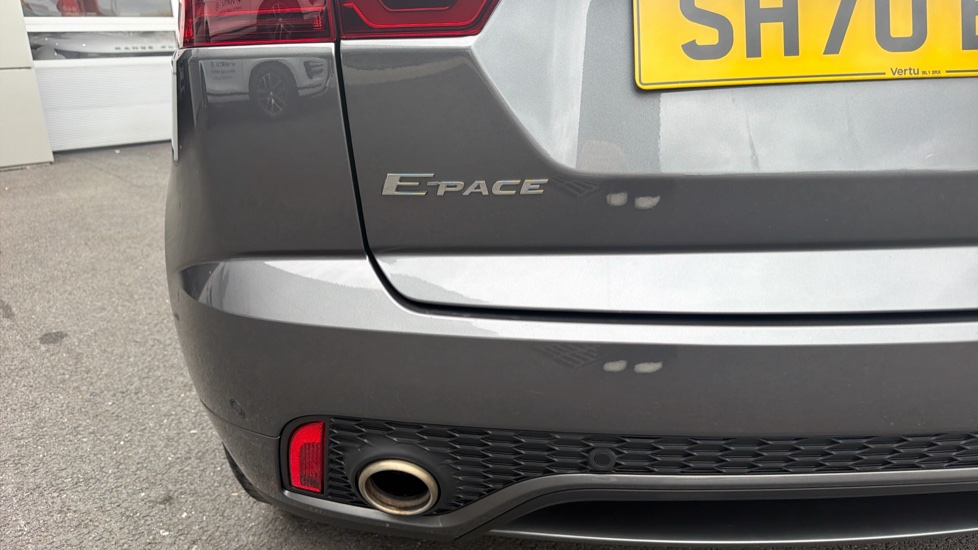 Jaguar E-Pace 2.0d [180] Chequered Flag Edition 5dr Auto Diesel Estate - Image 39