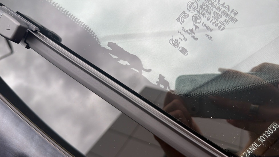 Jaguar E-Pace 2.0d [180] Chequered Flag Edition 5dr Auto Diesel Estate - Image 43