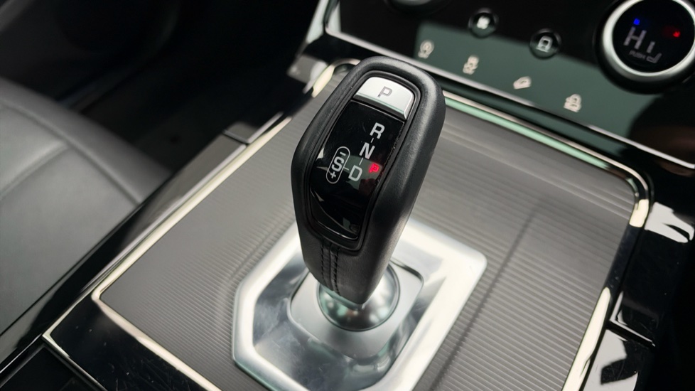 Land Rover Range Rover Evoque 2.0 D200 R-Dynamic SE 5dr Auto Diesel Hatchback - Image 13