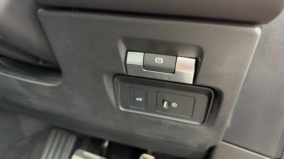 Land Rover Range Rover Evoque 2.0 D200 R-Dynamic SE 5dr Auto Diesel Hatchback - Image 31