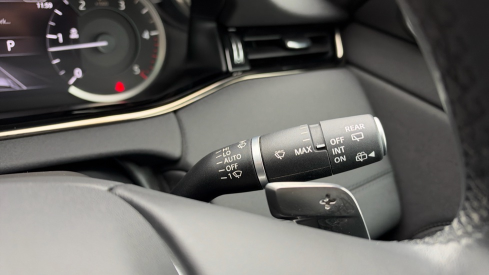 Land Rover Range Rover Evoque 2.0 D200 R-Dynamic SE 5dr Auto Diesel Hatchback - Image 35
