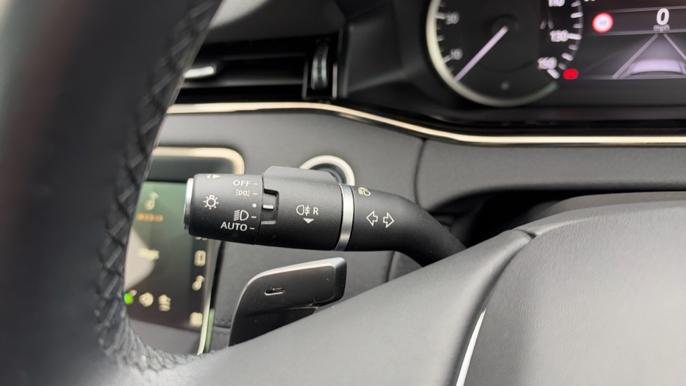 Land Rover Range Rover Evoque 2.0 D200 R-Dynamic SE 5dr Auto Diesel Hatchback - Image 36