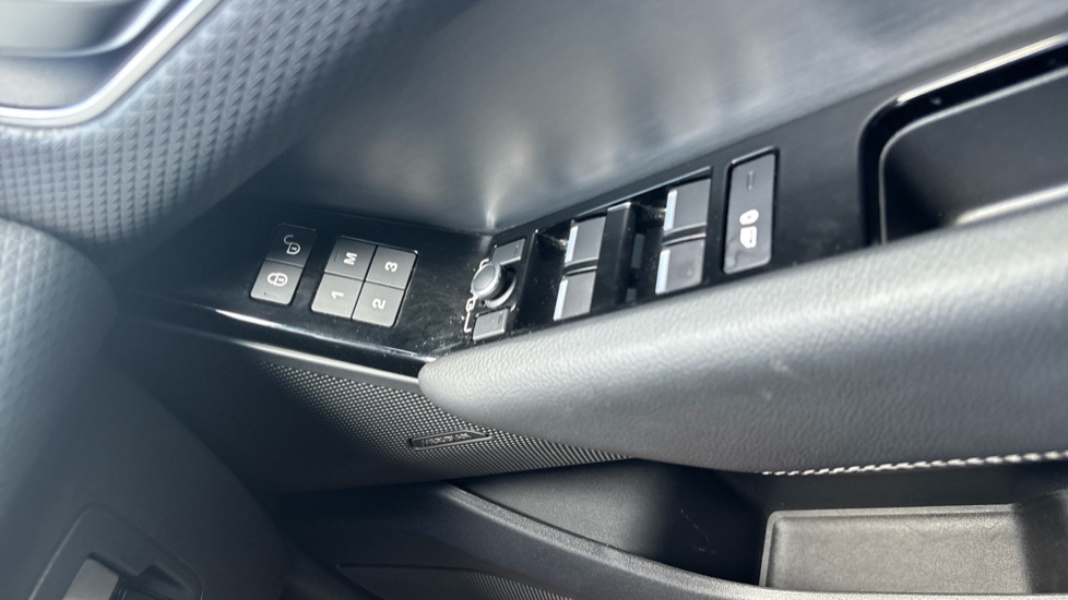 Land Rover Range Rover Velar 2.0 D240 R-Dynamic S 5dr Auto Diesel Estate - Image 30