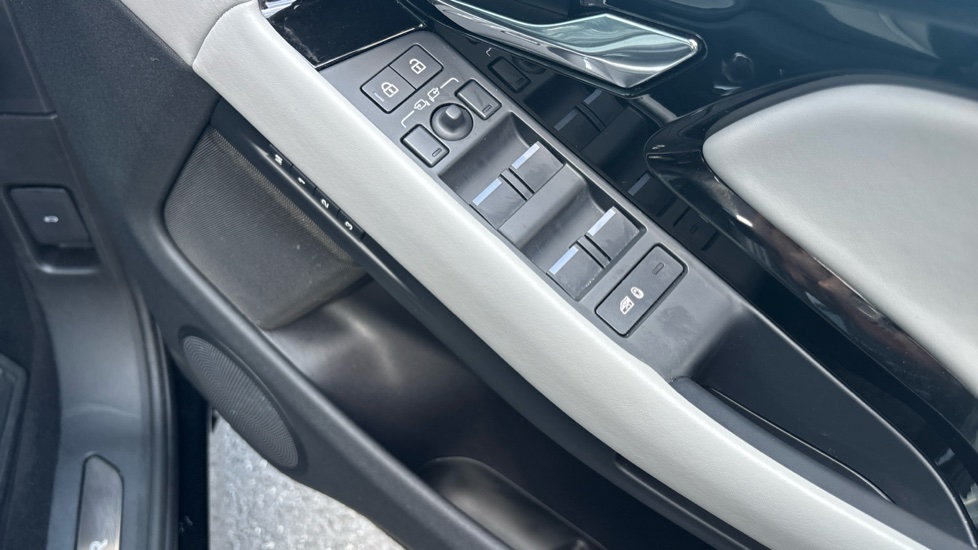 Land Rover Range Rover Evoque 1.5 P270e Dynamic HSE 5dr Auto Hatchback - Image 32