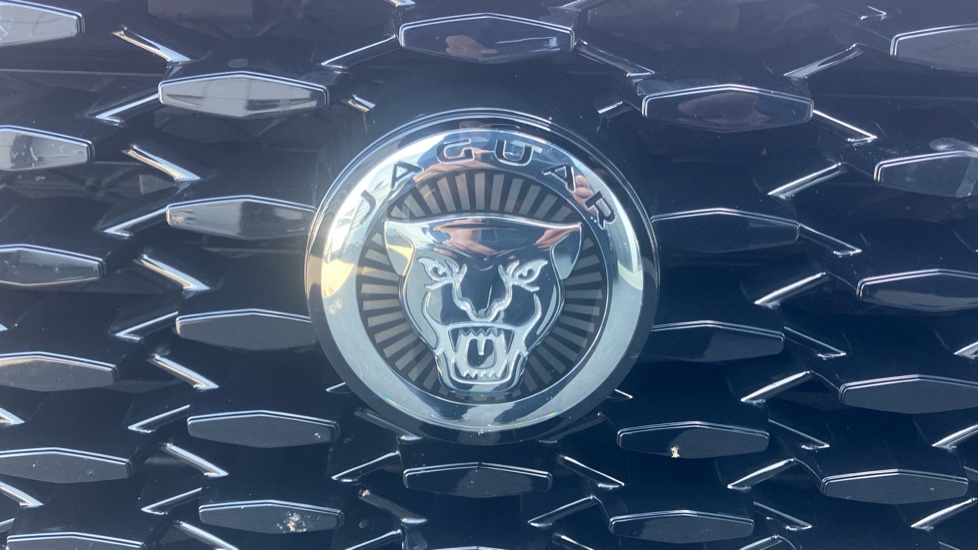 Jaguar F-Pace 2.0 D200 R-Dynamic SE Black 5dr Auto AWD Diesel Estate - Image 25