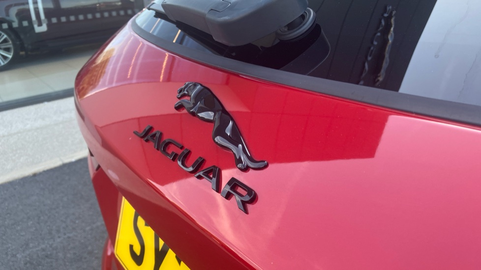 Jaguar F-Pace 2.0 D200 R-Dynamic SE Black 5dr Auto AWD Diesel Estate - Image 28