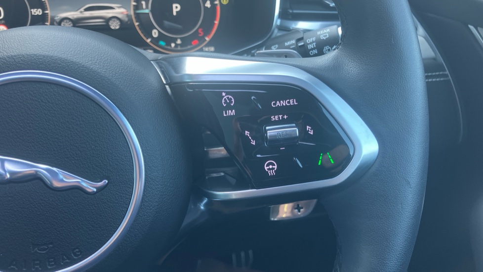 Jaguar F-Pace 2.0 D200 R-Dynamic SE Black 5dr Auto AWD Diesel Estate - Image 45