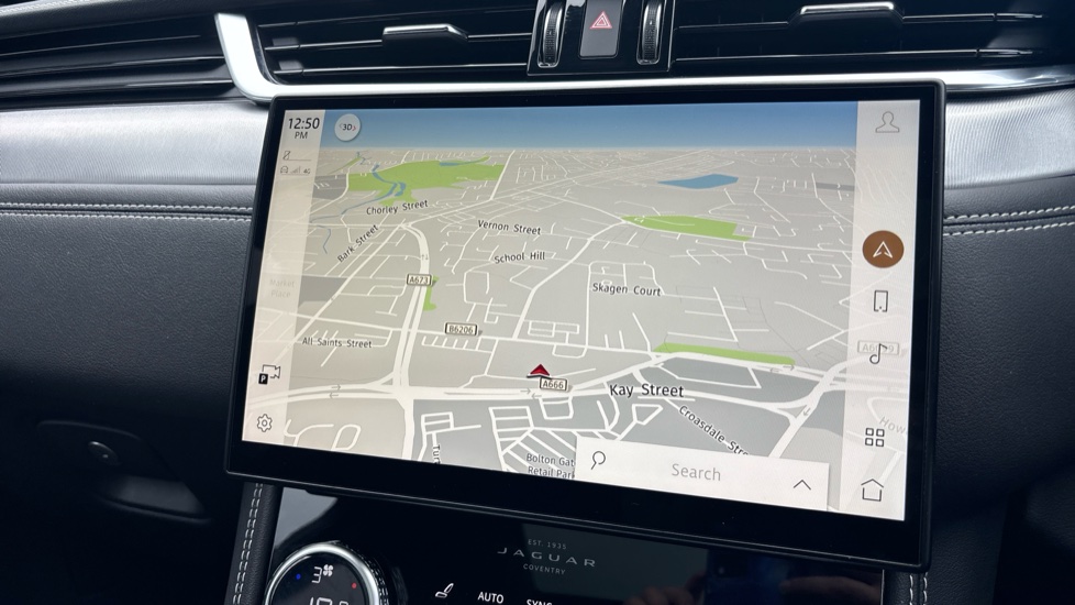 Jaguar F-Pace 2.0 D200 R-Dynamic SE 5dr Auto AWD Diesel Estate - Image 11