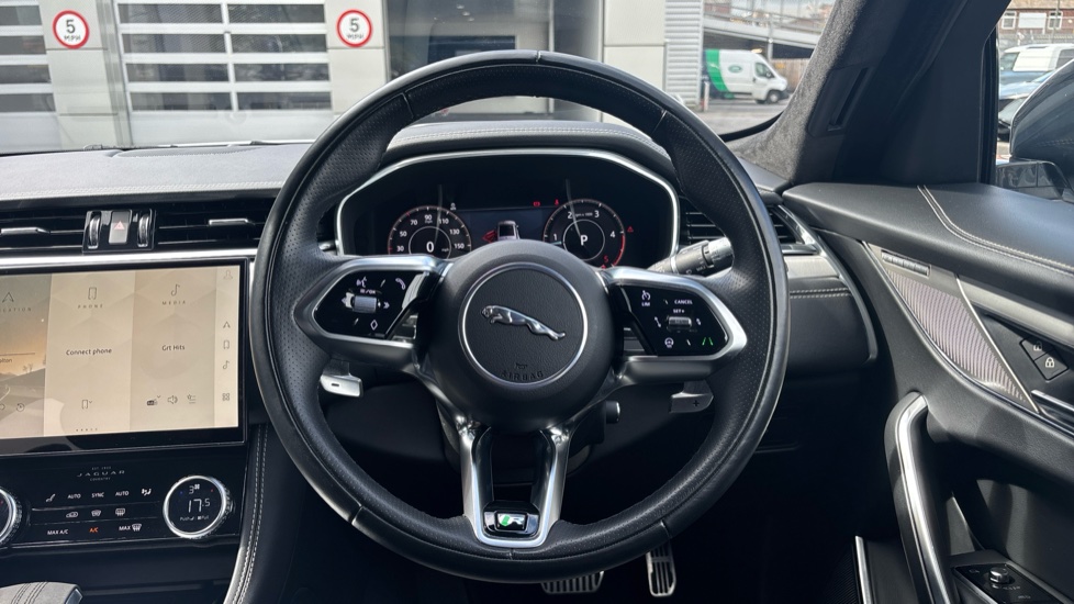 Jaguar F-Pace 2.0 D200 R-Dynamic SE 5dr Auto AWD Diesel Estate - Image 15