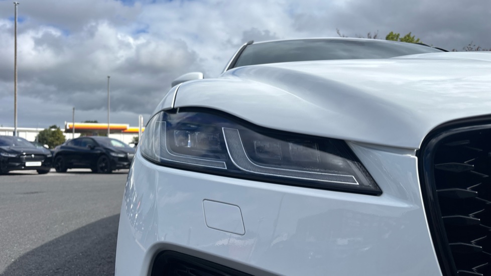 Jaguar F-Pace 2.0 D200 R-Dynamic SE 5dr Auto AWD Diesel Estate - Image 17