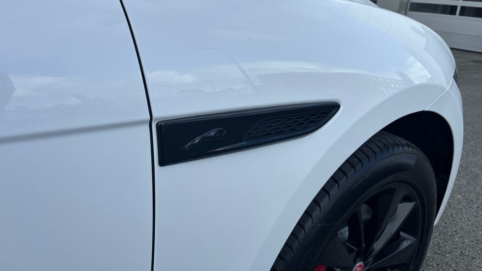 Jaguar F-Pace 2.0 D200 R-Dynamic SE 5dr Auto AWD Diesel Estate - Image 22
